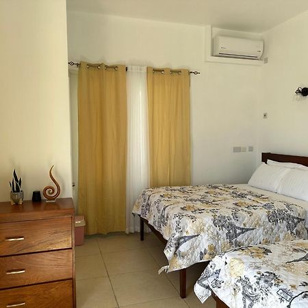 Eldorado Guesthouse & Car Rental Roseau Exterior photo