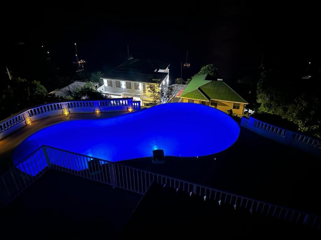 Eldorado Guesthouse & Car Rental Roseau Exterior photo