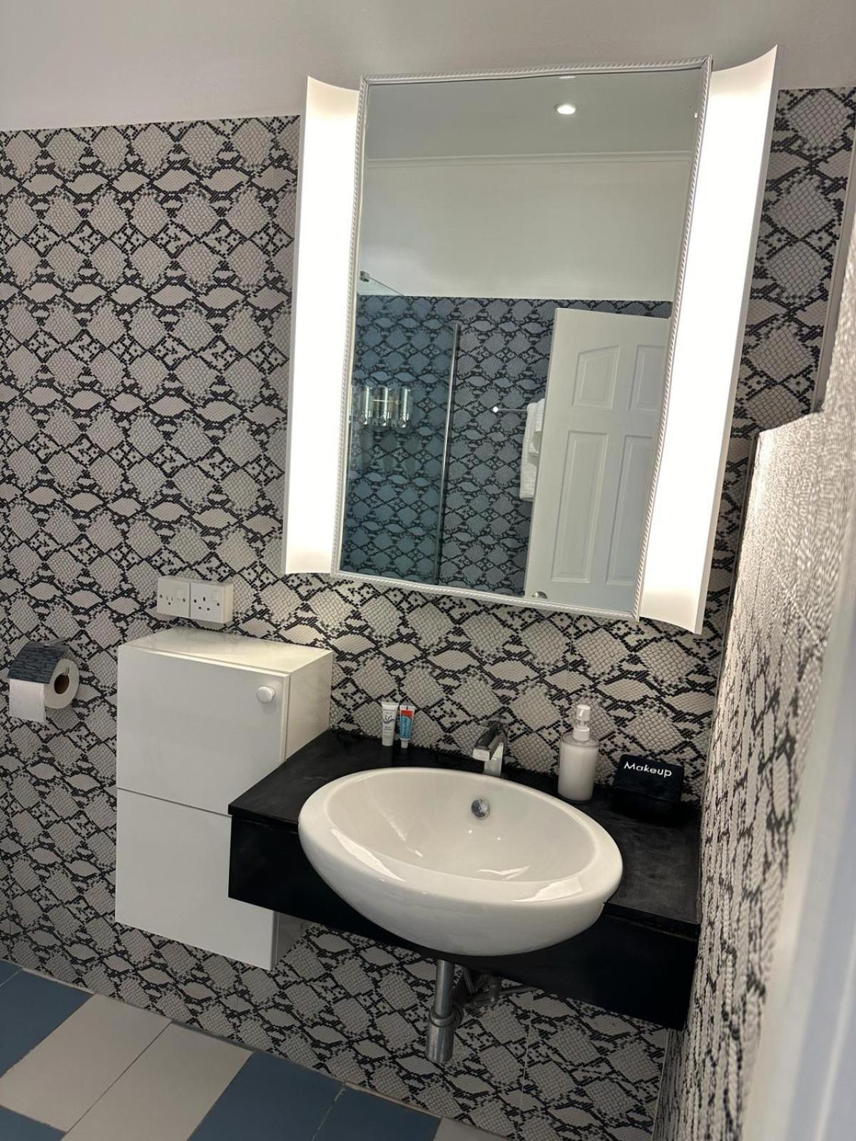 Eldorado Guesthouse & Car Rental Roseau Room photo