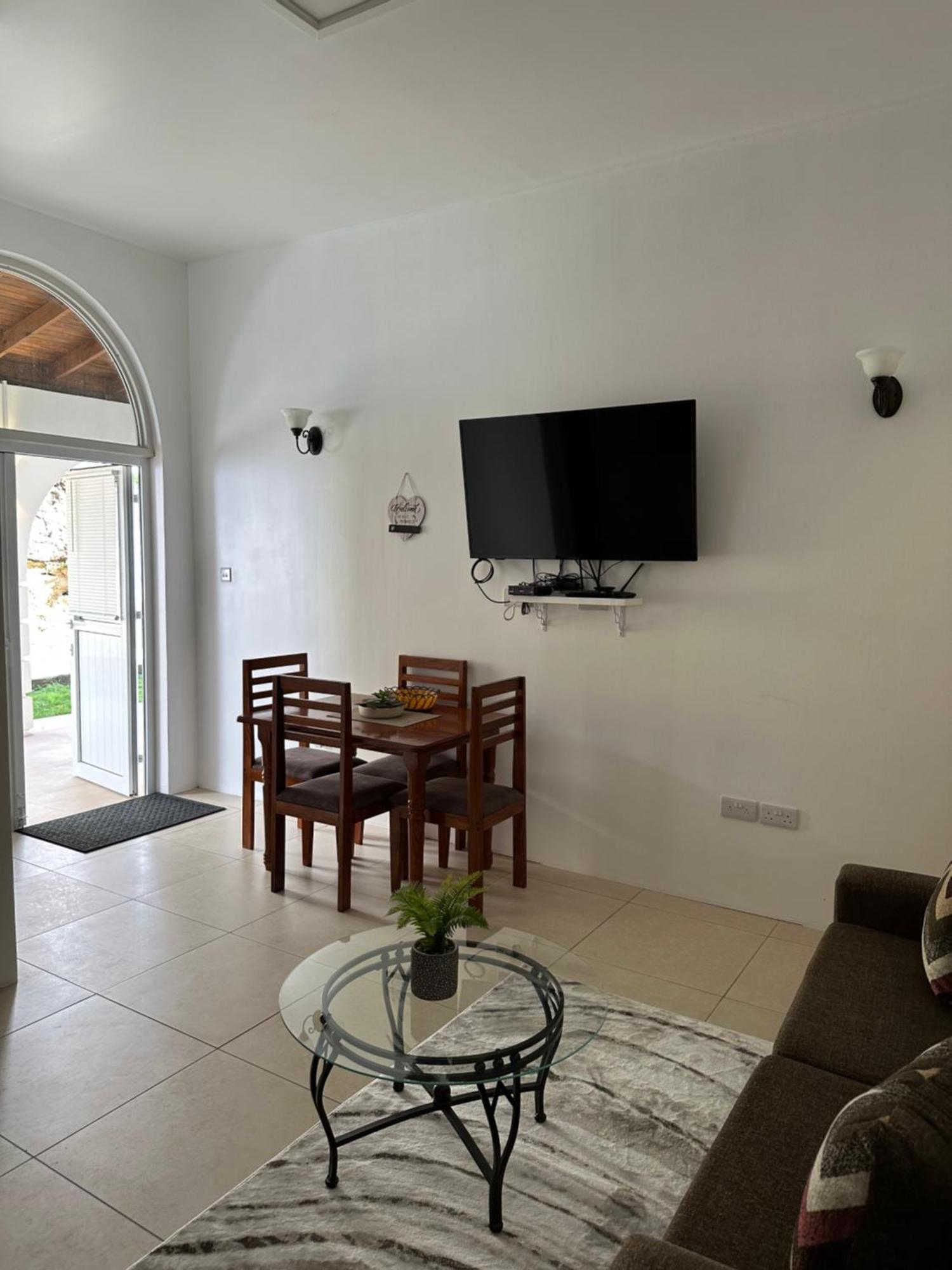 Eldorado Guesthouse & Car Rental Roseau Exterior photo